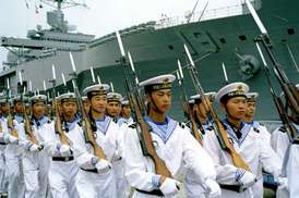 Čína vyslala k ostrovům Senkaku své válečné lodě.