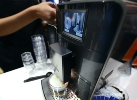 Panasonic představil plně automatizovaný kávovar.