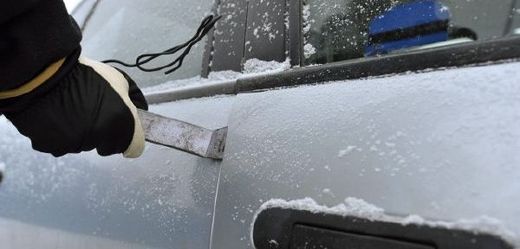Zloději většinou při krádeží airbagů poškodí i auto.