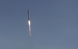 Raketa letí k Mezinárodní vesmírné stanici.
