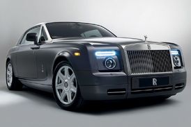 Také Rolls-Royce se chlubí rekordními prodeji.