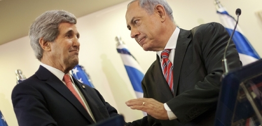 Šéf diplomacie USA Kerry a izraelský premiér Netanjahu.