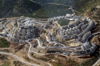 Židovské osada na vrchu Har Homa na západním břehu Jordánu.