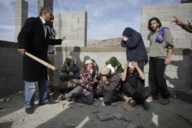 Palestinští vesničané napadli izraelské osadníky.