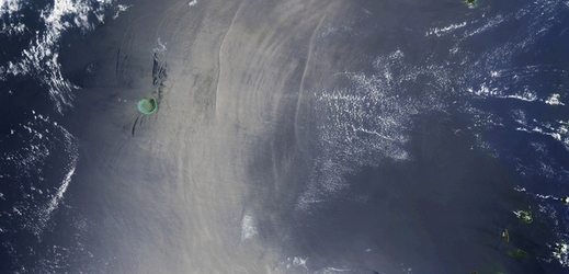 Vnitřní vlny na satelitním snímku Luzonského průlivu.