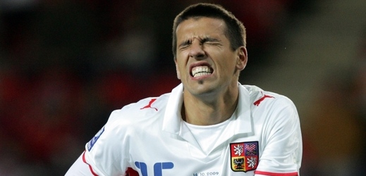 Fotbalista Milan Baroš se v pondělí v Praze podrobí operaci levého kolena.