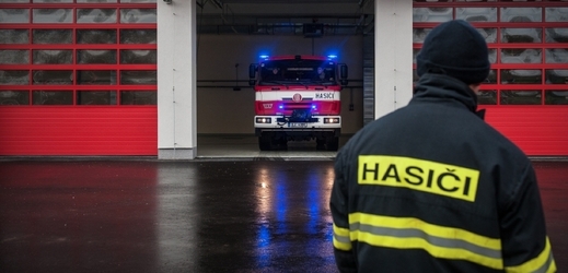 Požár v Kozí ulici v Praze hasily tři desítky hasičů (ilustrační foto).