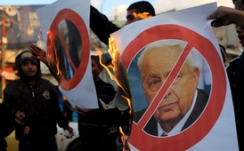 Pro Palestince zůstává Ariel Šaron válečným zločincem, který je zodpovědný za smrt bývalého palestinského vůdce Jásira Arafata.