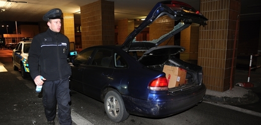 Ve voze policisté po ukončení honičky našli krabice s dosud nezjištěnými léky a varné zařízení.