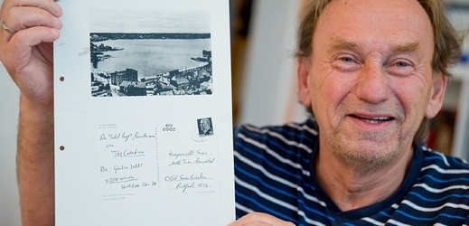 Günter Zettl a jeho pohlednice, kterou si po letech vymohl ze svého svazku Stasi.