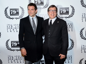 Herec Actor Bradley Cooper (vlevo) a režisér nejvíce oceněného snímku Špinavý trik David O. Russell.