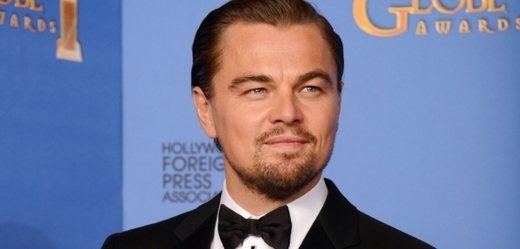 Leonardo DiCaprio si odnesl Zlatý globus za film Vlk z Wall Street.