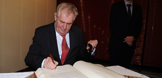 Prezident Miloš Zeman zpřísnil podmínky udělení milosti.
