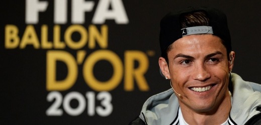Nejlepší fotbalista světa za rok 2013 Cristiano Ronaldo přiznal, že v létě zvažoval návrat z Realu Madrid do Manchesteru United. 