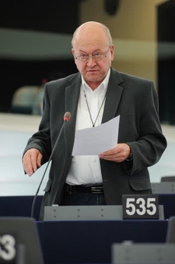 Vladimír Remek při vystoupení v plénu EP.