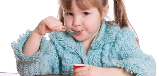 Matka smíchala nemrznoucí směs s jogurtem, který dcera snědla (ilustrační foto).