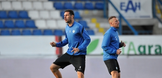 Obránci Renáto Kelić (vlevo) a Vladimír Coufal .
