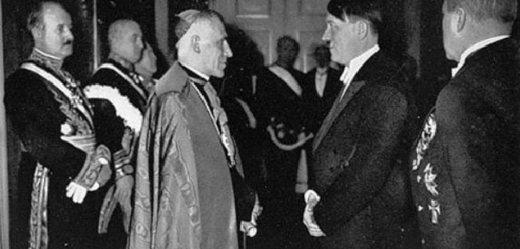 Svatý otec Pius XII. při setkání s říšským kancléřem Hitlerem.