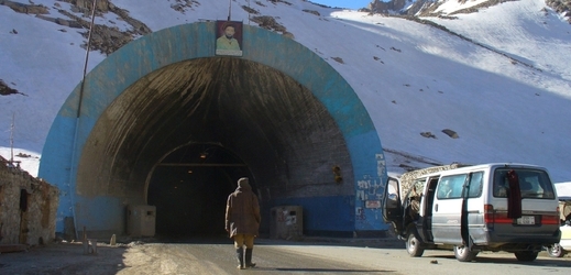 Tunel po opravě Američany. 