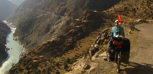 Na kole divokým Pákistánem (ilustrační foto).