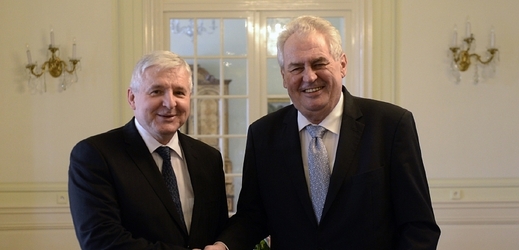Premiér v demisi Jiří Rusnok (vlevo) a prezident Miloš Zeman.