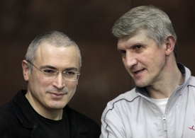 Chodorkovskij s Lebeděvem v roce 2010.