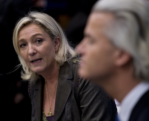 Blonďatá, pravá Evropa. Spojenci Le Penová a Wilders.