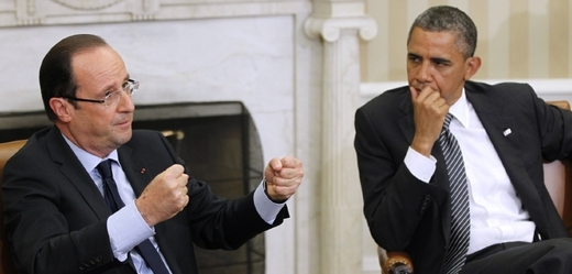 Představitelé západních velmocí jsou znepokojeni situací na Ukrajině. Na fotografii francouzský prezident François Hollande (vlevo) s hlavou USA Barackem Obamou.