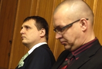 Vít Bárta (vlevo) a Jaroslav Škárka u soudu.
