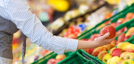 Manipulace s potravinami se ze strany obchodníků i distributorů zlepšila.