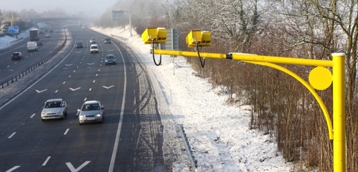 Kamery u britských silnic a dálnic denně pořídí 26 milionů snímků.