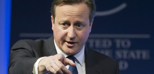 A na vás si taky posvítíme... Premiér Cameron v Davosu. 