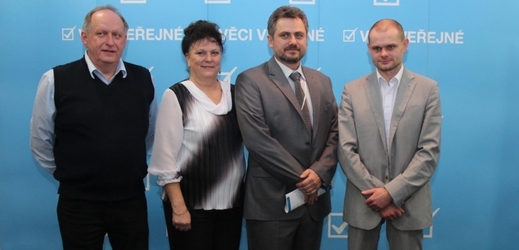 Zleva: Miroslav Malchar, Olga Havlová, Jiří Kohout a David Kádner.