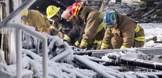 Velmi nízké teploty extrémně ztěžovaly záchranářům práci. 