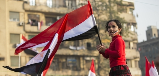 Egypťané si svržení prezidenta Husního Mubaraka připomněli na káhirském náměstí Tahrír.