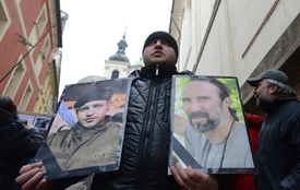Smuteční průvod na připomenutí obětí protivládních demonstrací na Ukrajině prošel 26. ledna od kostela Nejsvětějšího Salvátora na Staroměstské náměstí v Praze.