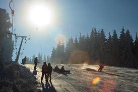 Počasí lyžařům o víkendu většinou přálo.