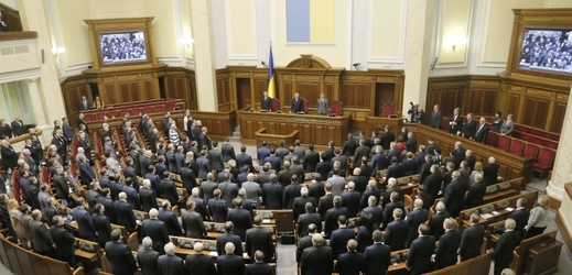 Ukrajinský parlement na mimořádné schůzi.