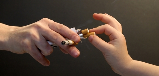 Cigarety jsou v Číně součástí kultury, lidé kouří už od útlého věku (ilustrační foto).