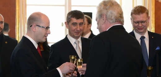 Jmenování vlády. Zleva: Bohuslav Sobotka, Andrej Babiš, Miloš Zeman a Pavel Bělobrádek.