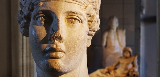 Busta řecké antické básnířky Sapfó.