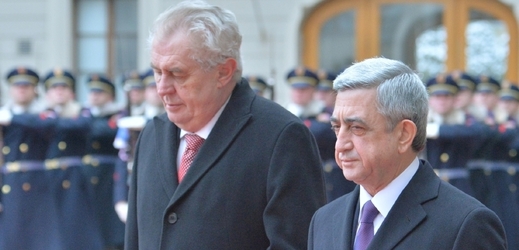 Prezident Miloš Zeman (vlevo) přivítal 30. ledna na Pražském hradě arménského prezidenta Serže Sargsjana.