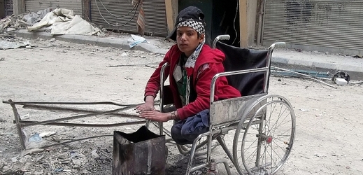 Syrský mladík v uprchlickém táboře v Damašku.