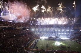 Finále Super Bowlu sleduje v USA 180 milionů lidí.