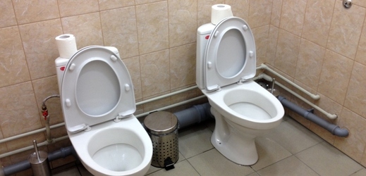 Dvojité záchody v Soči.