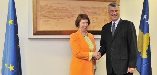 Kosovský premiér Thaci a šéfka unijní diplomnacie Ashtonová.