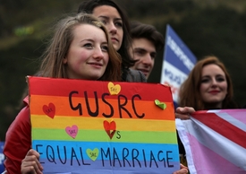 Před Skotskem povolila homosexuální svatby zhruba patnáctka států světa.