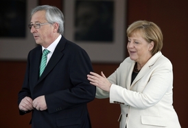 Německá kancléřka Angela Merkelová prý Junckera začala podporovat v jeho kandidatuře.