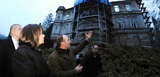 Na historické budovy v Kyselce se přišla podívat i první dáma Ivana Zemanová (ilustrační foto).