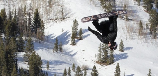 Hvězdný americký snowboardista Shaun White se kvůli riziku zranění odhlásil na olympijských hrách v Soči ze startu v disciplíně slopestyle.